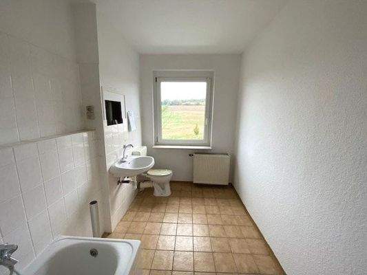 Tageslichtbad mit Wanne