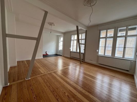 Wohn-Esszimmer, Blick zur offenen Küche.jpg