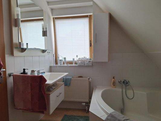 Vermietete Whg. im DG, Vollbad, Ansicht II