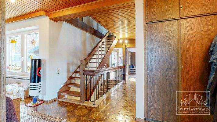 EG - Treppenaugang ins DG