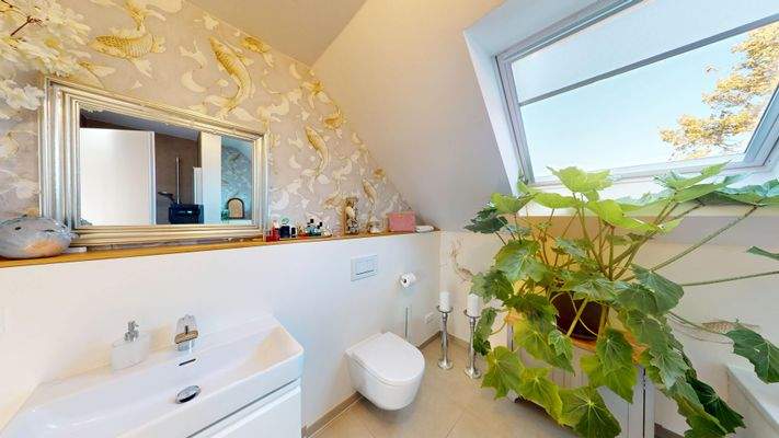 Tageslichtbad mit Dusche und Wanne