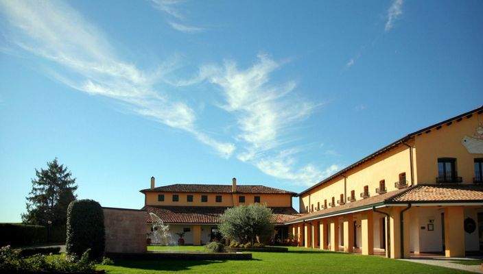 Blick auf den Hotelkomplex