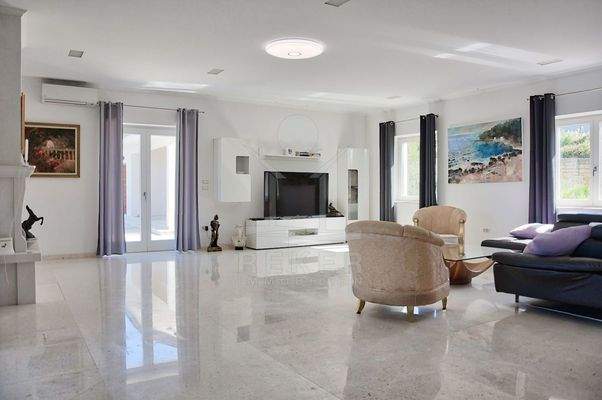 Anwesen mit vollständiger Möblierung