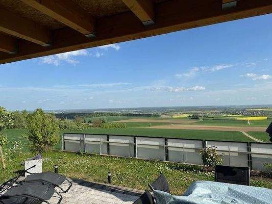 Ausblick Terrasse u Garten