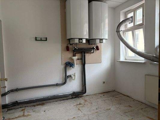 Lagerraum mit Zugang zur sanitären Anlage