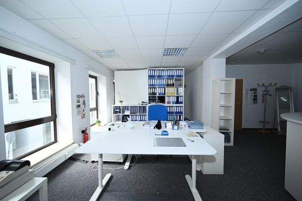 2 bis 3 Arbeitsplätze