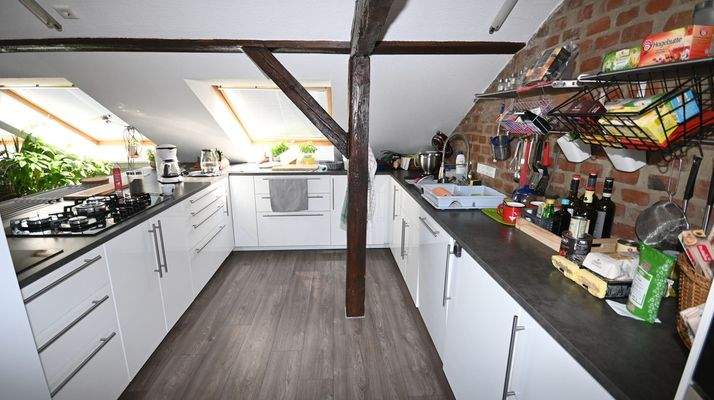 Moderne Einbauküche inklusive