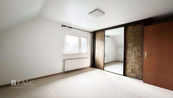 Schlafzimmer 1, 1.OG (Altbau)