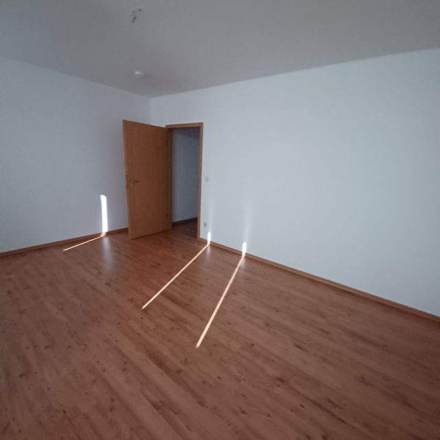 Geräumige helle 2 Raum Wohnung mit Einbauküche und Balkon in Kirchberg / Saupersdorf zu vermieten - Photo 5