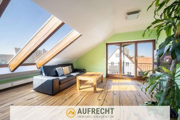 lichtdurchfluteter Wohnbereich
