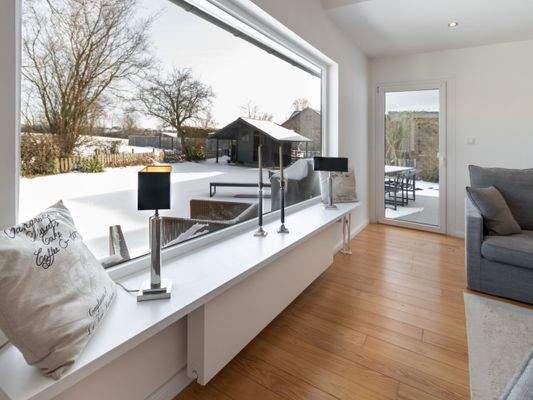 4. ...mit Blick in den Garten und Zugang auf die Terrasse.jpg