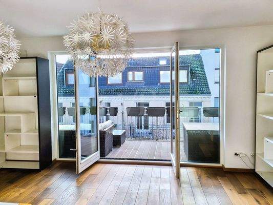 großer SüdWest- Balkon zum Innenhof