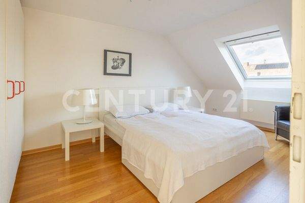 Zweites Schlafzimmer im Dachgeschoss