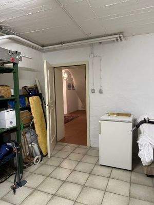 Blick in Richtung UG Flur.jpg