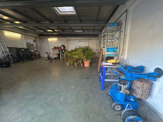 Lagerhalle innen.JPG