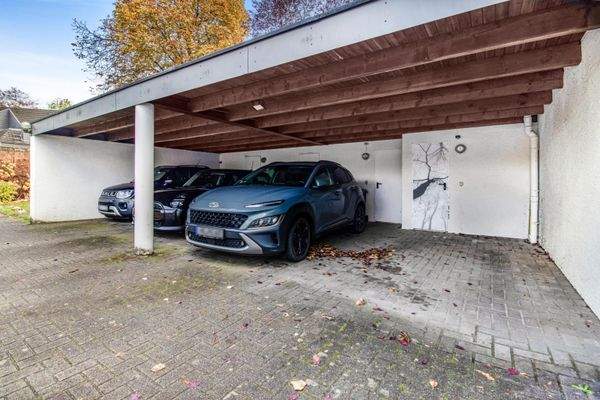Carport-Stellplatz mit Abstellraum