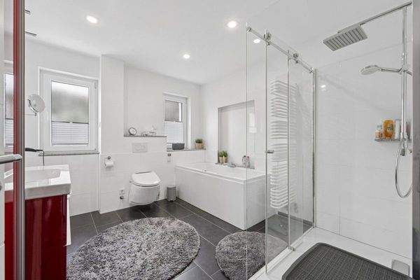 Badezimmer (Whg. Hochparterre)