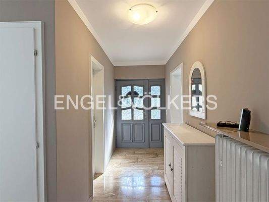 Diele und Hauseingang im EG
