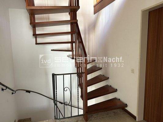 Treppenaufgang zum DG