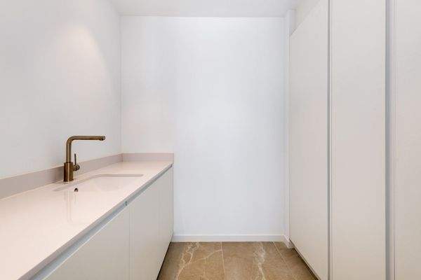 Waschküche (neben der Küche)