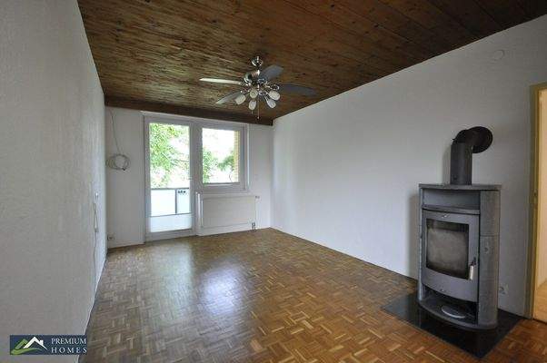 KIRCHBICHL - Eigentumswohnung - Wohnzimmer mit Zugang Balkon Nordwesten