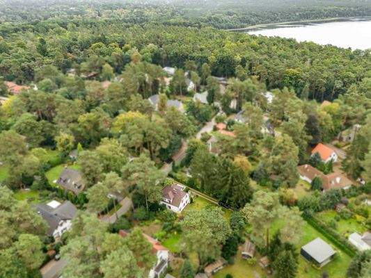 Luftaufnahme der Immobilie und der Umgebung