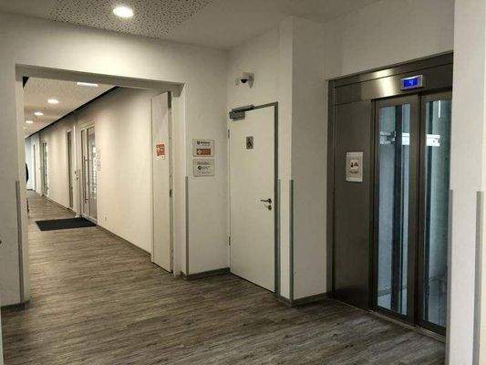 Flur-zu-den-Mieträumen - 01.JPG