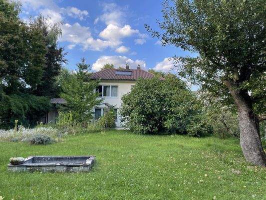 Haus-Südseite mit Garten