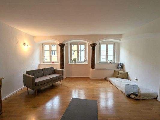 Großer Wohnbereich mit charmanten Details