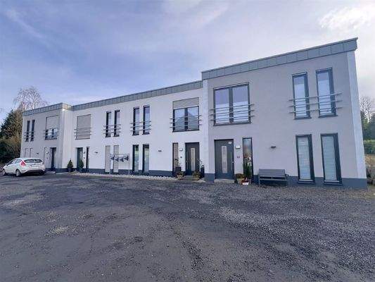 Junges Reiheneckhaus