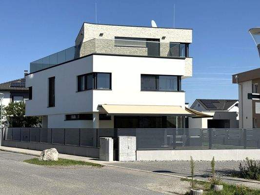 Außenansicht / Villa in Stahlbetonbauweise