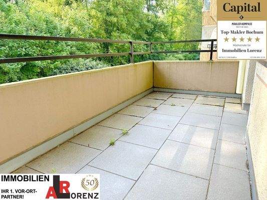 Mit viel Grün vor Wohnraum + Ki. - 