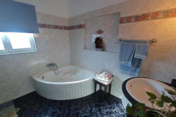 Kreta, Kavousi: Tolle Villa mit Pool, Meerblick und Olivenhain zu verkaufen