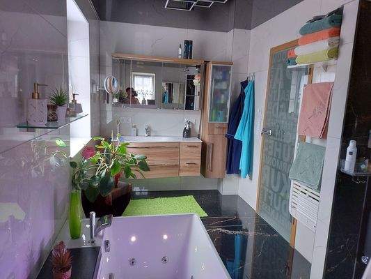 Bad mit Whirlpool EG