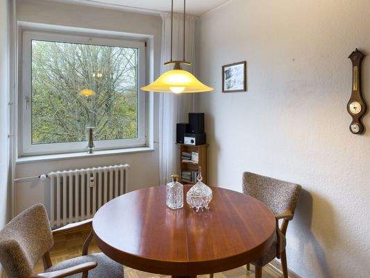 6. Esstisch vor der Küche.jpg