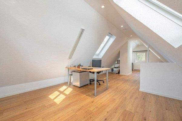 Helles Zimmer im Dach