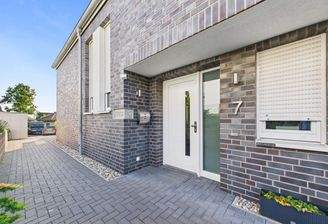 CAM03586G0-PR0052-STILL009