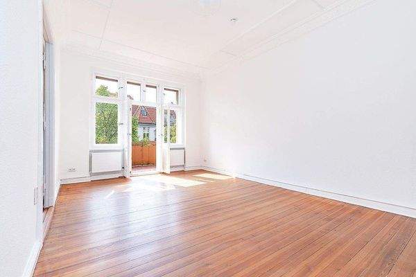 Geräumiges Balkonzimmer