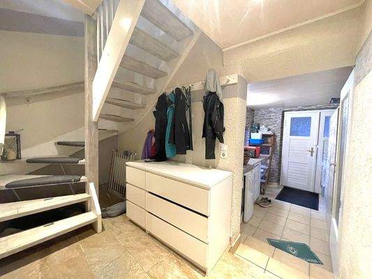 Treppenflur mit Eingangsbereich