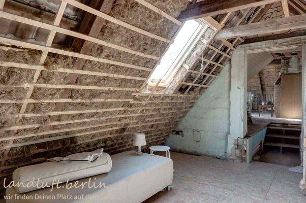 Der Dachausbau wurde begonnen.JPEG