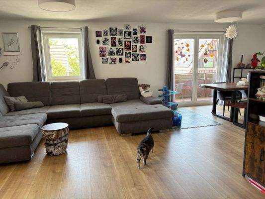 offenes Wohn- und Esszimmer