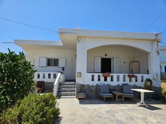 Kreta - Bungalow mit Garten und Dachterrasse im Zentrum von Milatos in der Nähe des Meeres