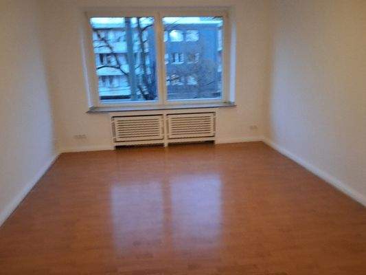 Leeres Zimmer mit Fenster