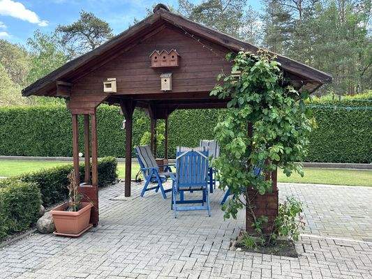  Überdachter Sitzplatz