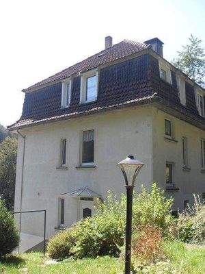 Hausansicht mit Eingangsbereich 