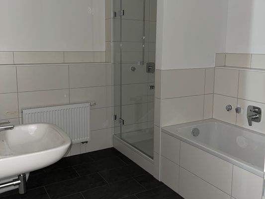 Beispiel Bad - Ausstattung, Fliesen analog. 