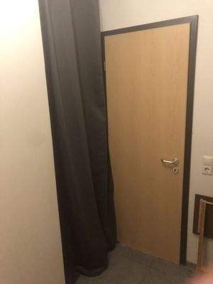 Duschnische hinter Vorhang