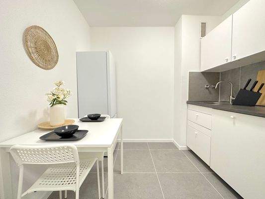 Moderne weiße Küche