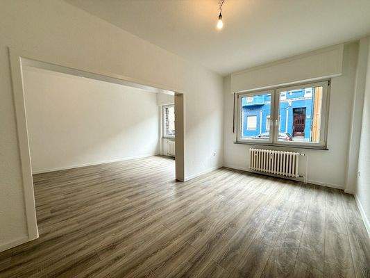 Blick in den offenen Wohn- und Essbereich