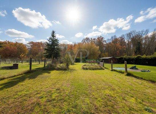 Idyllischer Gartenbereich 